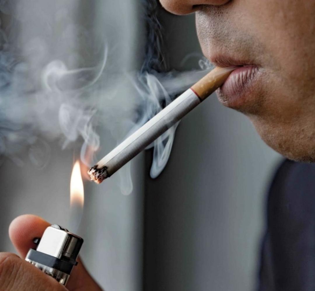 大家发现没有，现在就是你不管走到哪里都能看到抽烟的人。有独自一人凑的，三五成群的