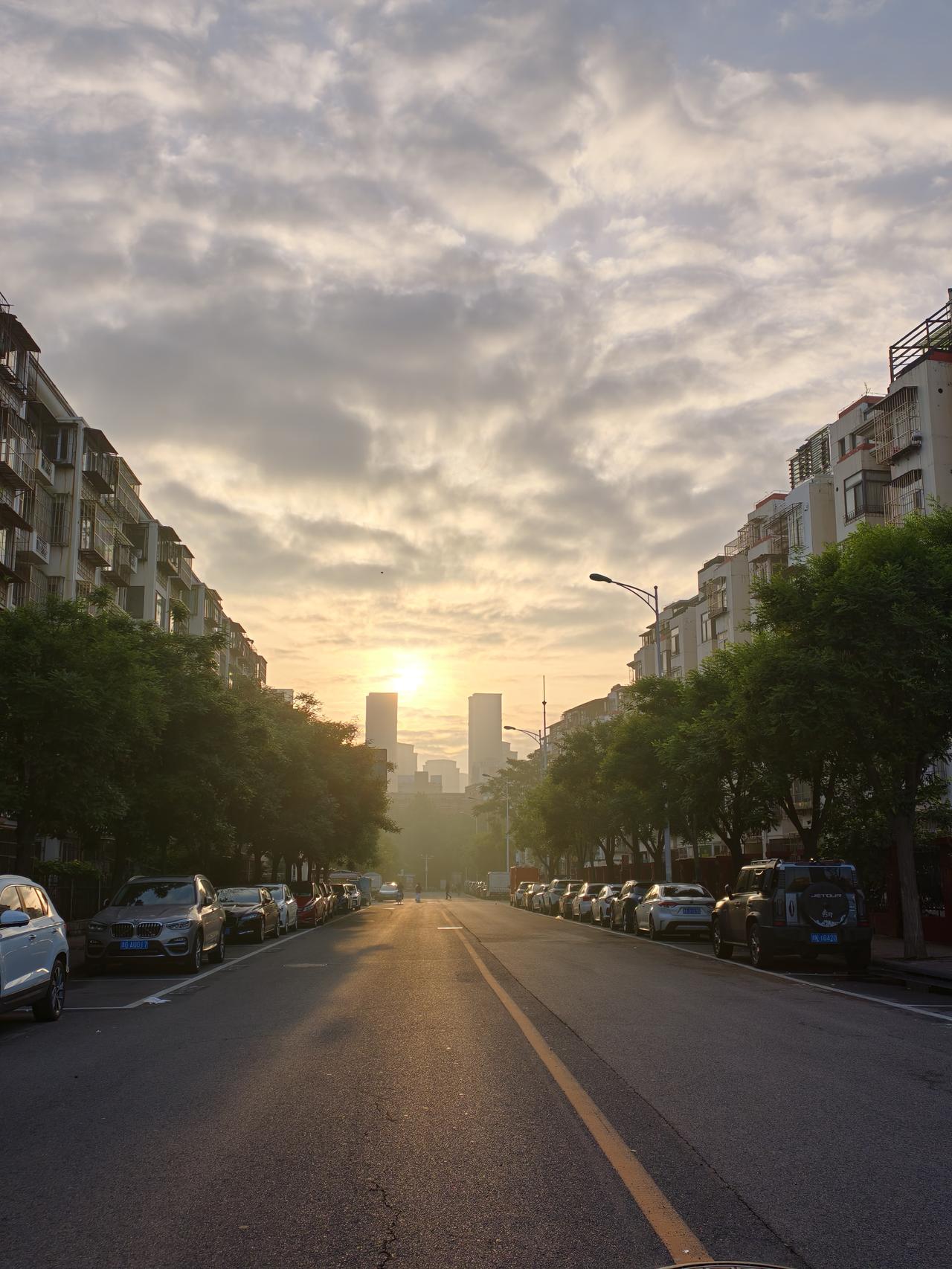 我认为不愿意！因为，人要敢于面对挑战，现在的你是当世的一种人生，绝大多数都是平平