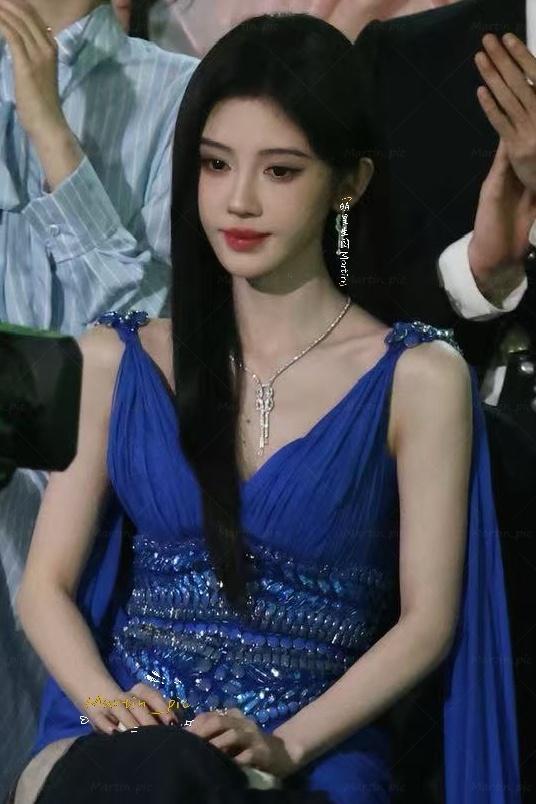 鞠婧祎 鞠婧祎星光大赏内场生图宝石蓝鞠鞠婧祎 就是一个权威二字鞠婧祎 蓝色妖姬 