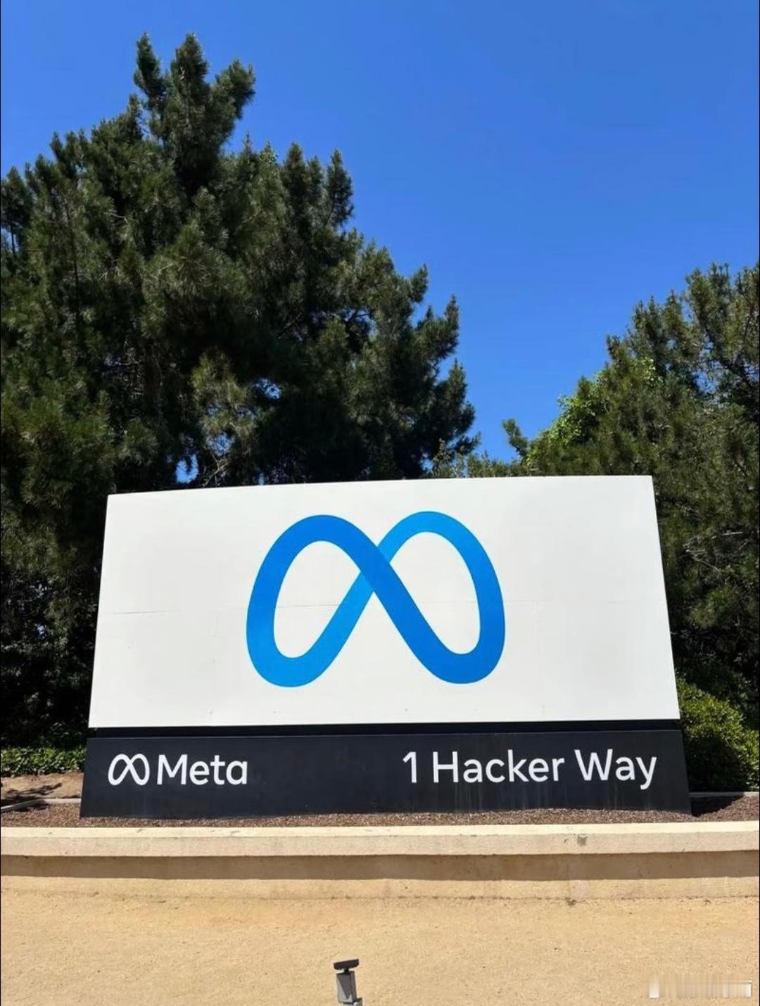 Meta员工在裁员前疯狂清空福利额度Meta再裁8000人，办公室接近清场，员工