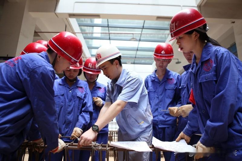 一级注册建造师（建筑工程）、高级工程师、全国优秀项目经理、中装协专家！
成长线: