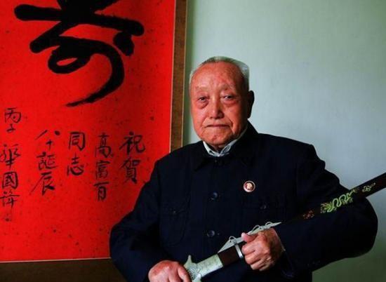 高富有为毛岸英安排座位引发争议，毛主席当场指出他处理问题不公正，你怎么看这个事情