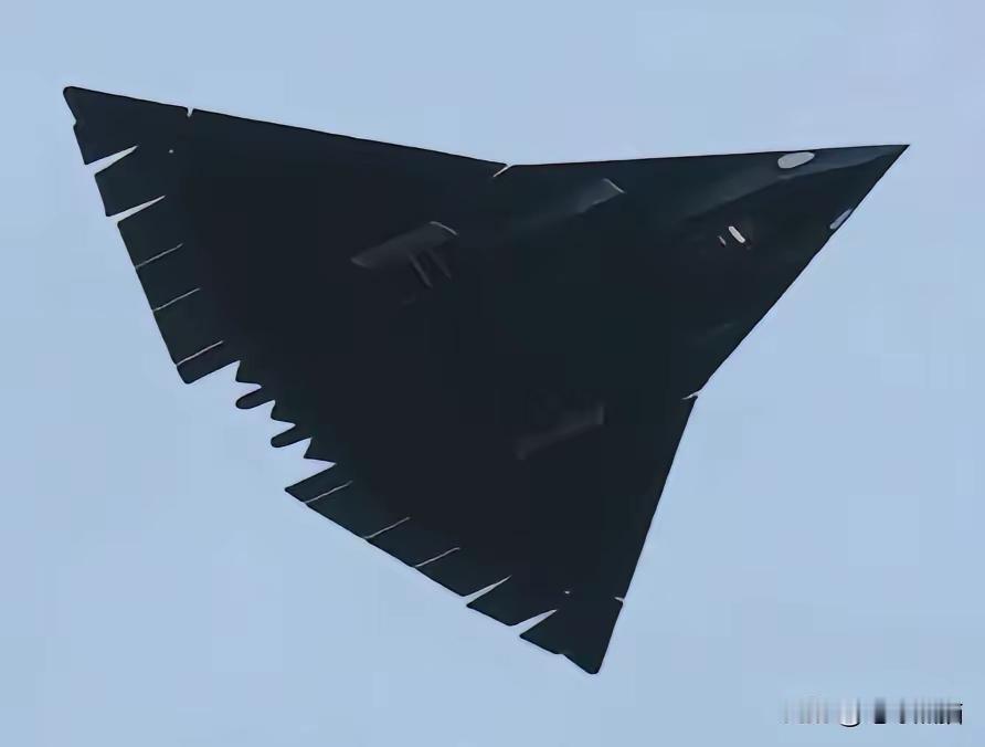 已经四号机了，进化改进不少。我觉得要不了多久，就会出现完全体的。