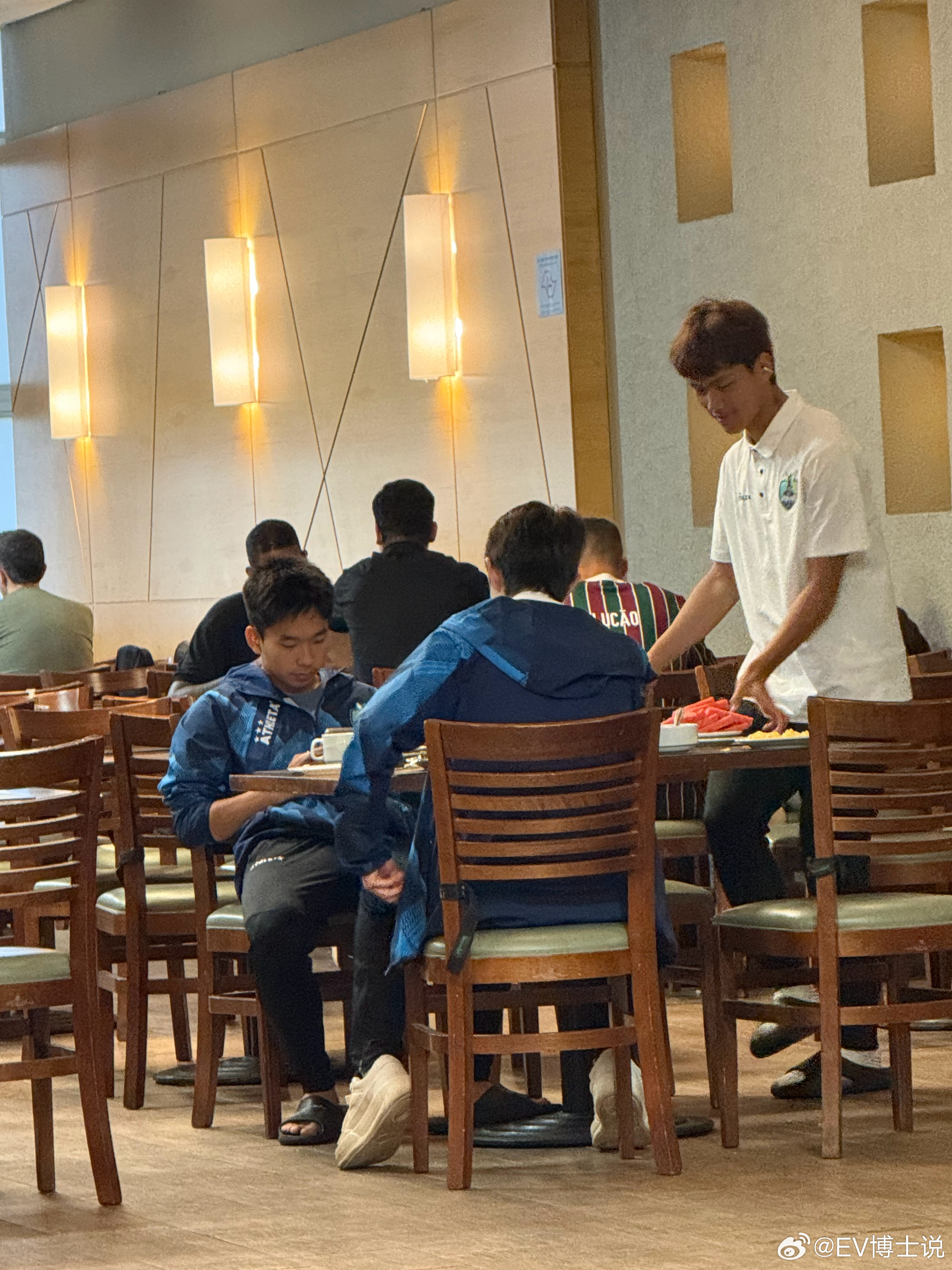 有没有小将球迷把这个三个图人名字告诉我中国足球小将冒个泡 深圳·比亚迪股份有限公