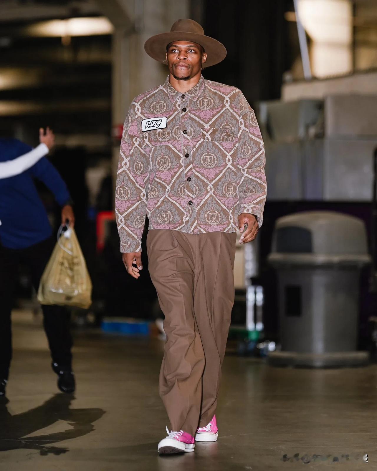 拉塞尔·威斯布鲁克在 1162 场比赛中抢下 8307 个篮板，历史第二

杰森