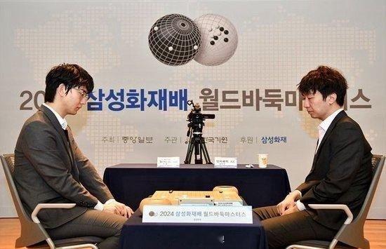 【三星杯决赛丁浩胜党毅飞夺冠 加冕个人第三冠】11月22日，2024年三星杯世界