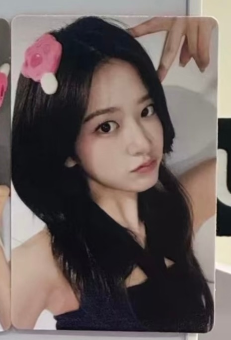 安宥真现在拍小卡真是美得无法无天了…©️Luna 
