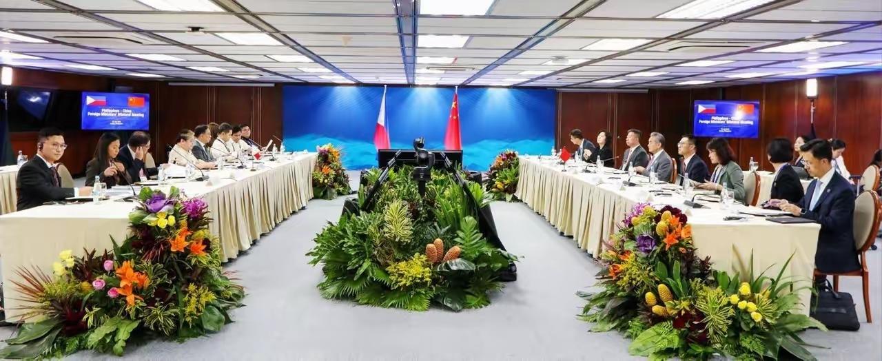 最新消息：与王毅外长的会晤结束后，菲律宾外长拉扎罗今天（7月22日）下午写道：“