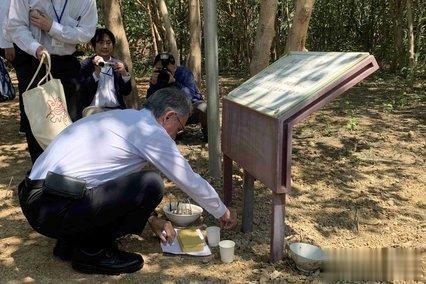 冲绳知事赴北京通州琉球国墓地遗址祭拜 
