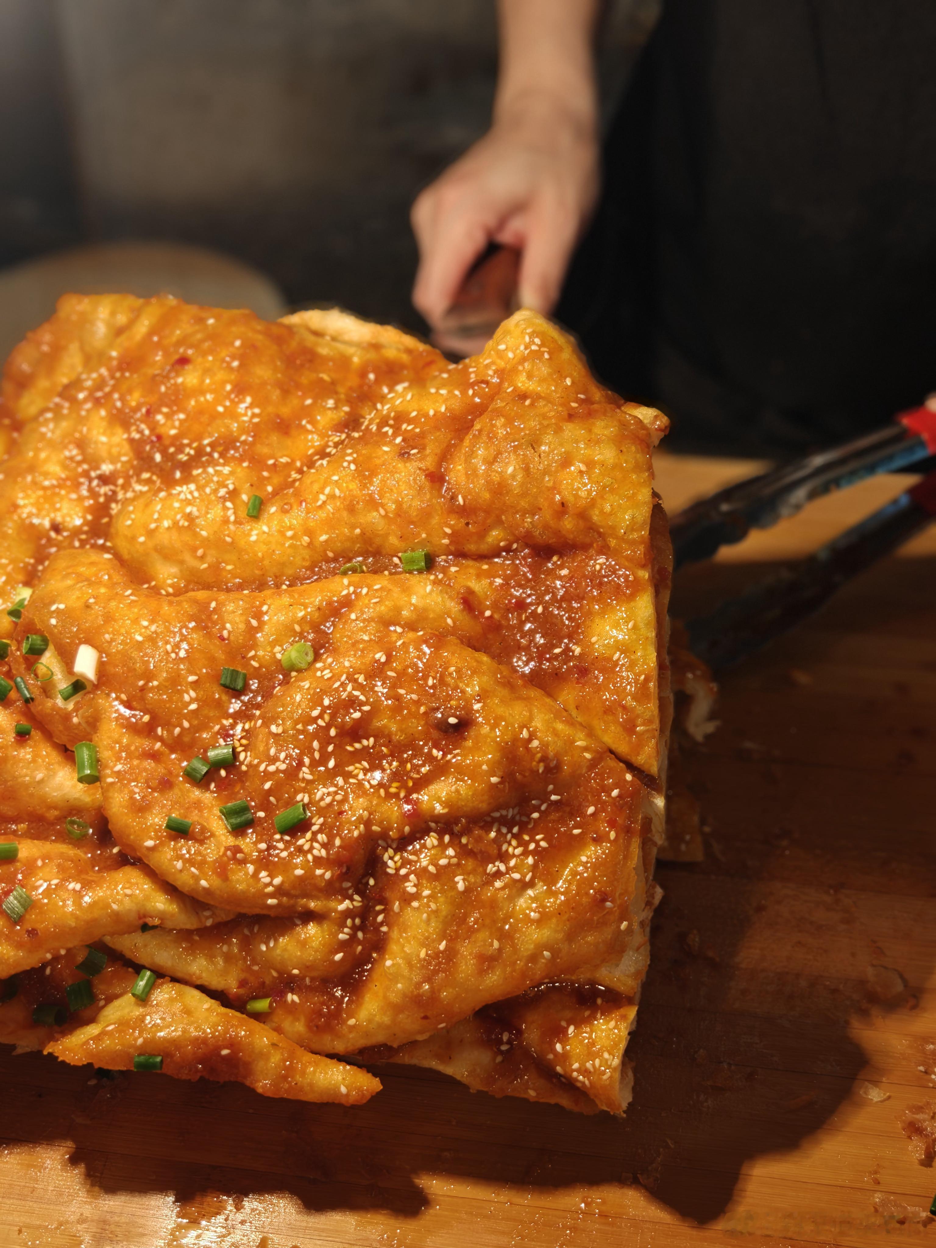 大半夜看到这个 tag 爱吃酱香饼的人天塌了点进去发现是说酱香饼是热量炸弹～我都