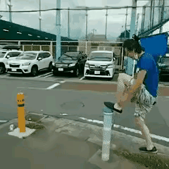 那么大人了
下次，记得别调皮了。
就是不知还能保住吗？看样子难，整个身体的重力都