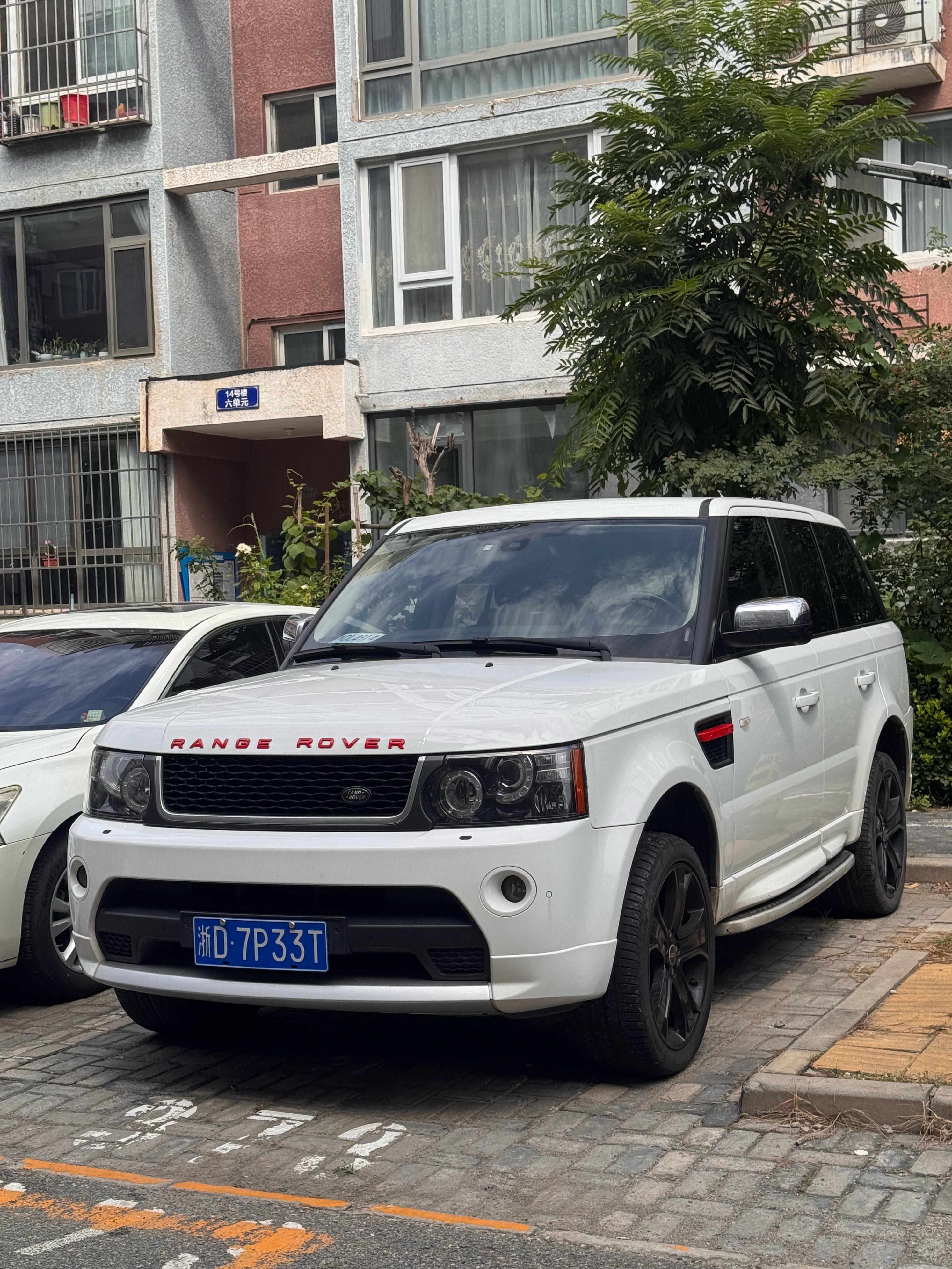 最近开揽运通勤，非常舒服纵享丝滑啊！5.0L V8发动机+ZF 6AT，510马