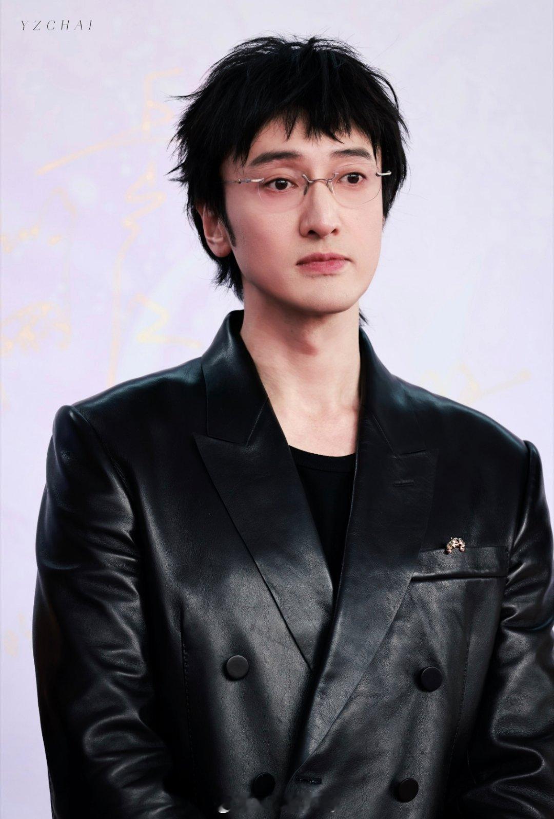 没认出来这是王传君，哥你好潮哦百花奖