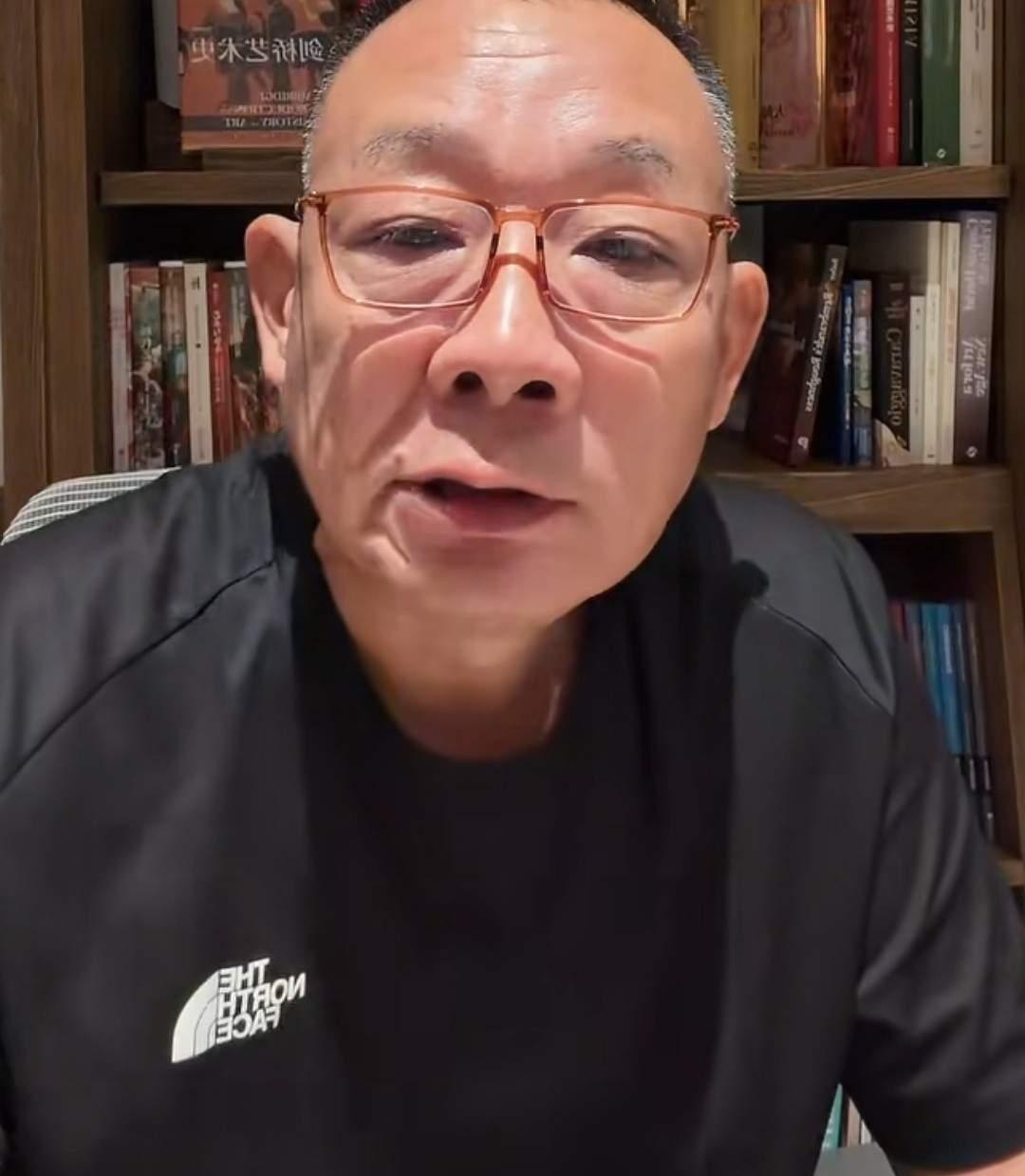 果然男人最懂男人，
我问我大伯，为啥于东来会夸韩红？
我大伯说我不懂他们那个年代