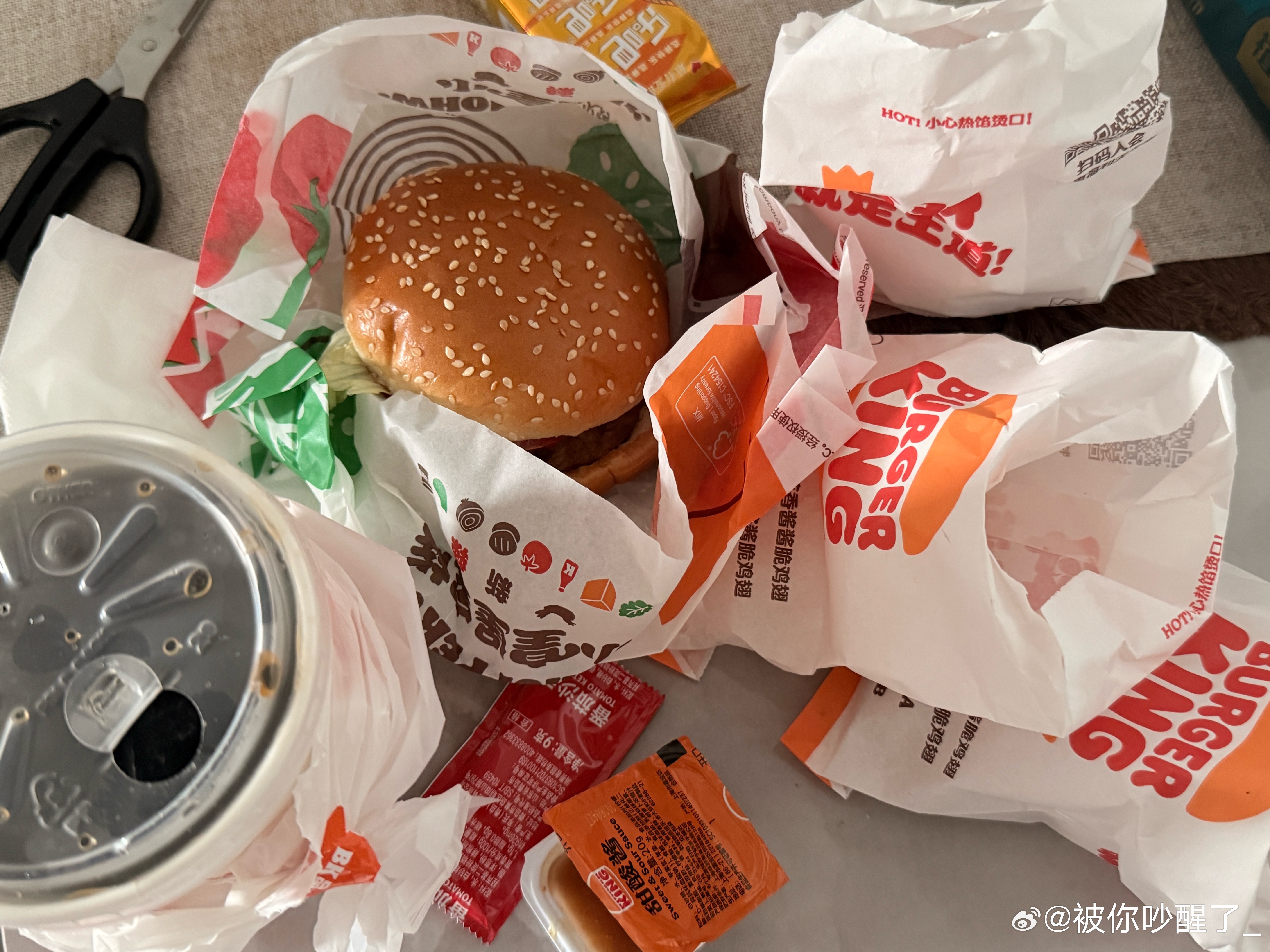 你们晚上吃啥。。。我参考一下。我晚点再点。。 