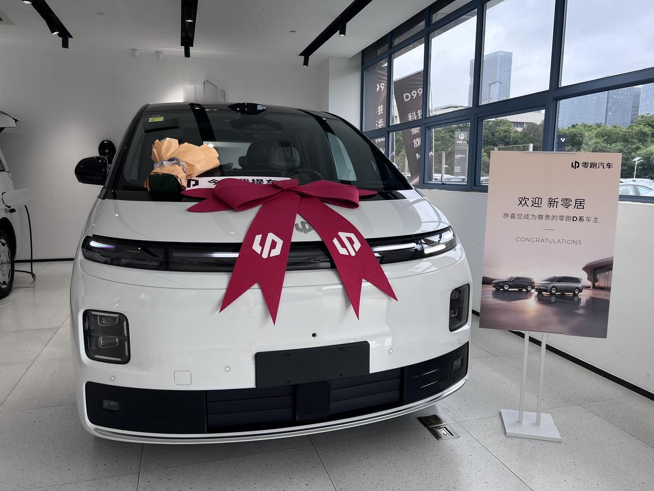 周末带全家去露营，这台车的“变形金刚”属性让我彻底服了！
上周末带全家去郊外露营