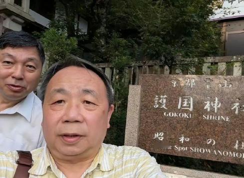 从未见过上赶子给人当狗如此积极的人。
就在8月15日日本战败投降81周年当天，汉