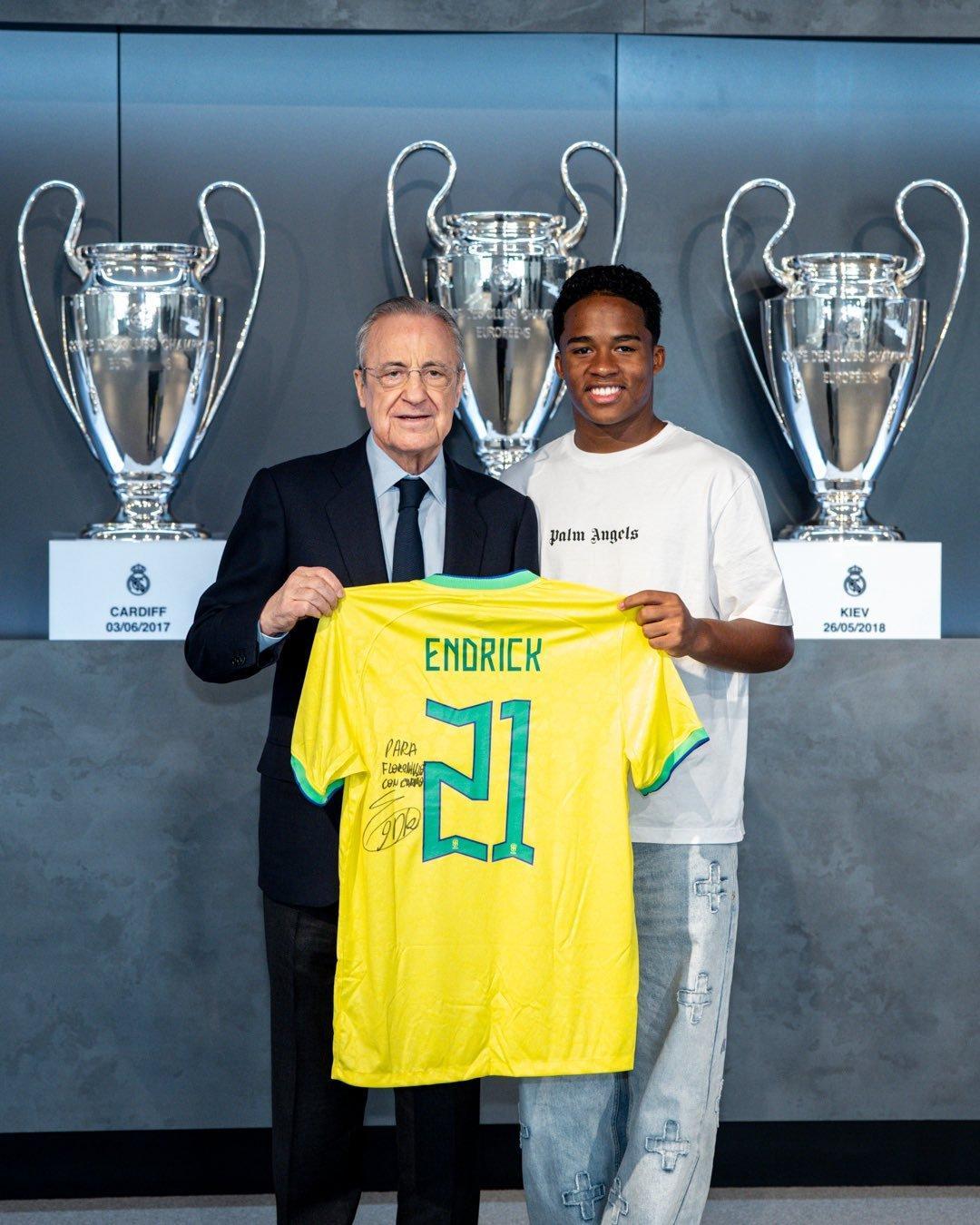 恩德里克接受采访谈梅西：“梅西仍然是阿根廷最好的球员。你想和他一起踢球吗？当然，