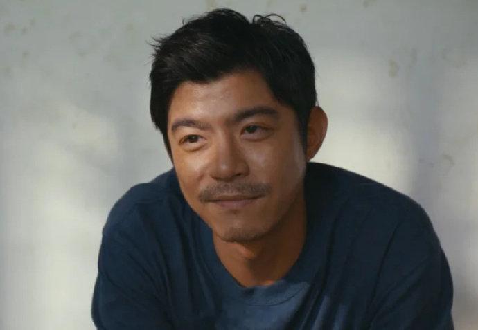 王柏杰就违反交规道歉此前，酒驾被吊销驾照的王柏杰再被拍到违反交通法规，他改骑电辅