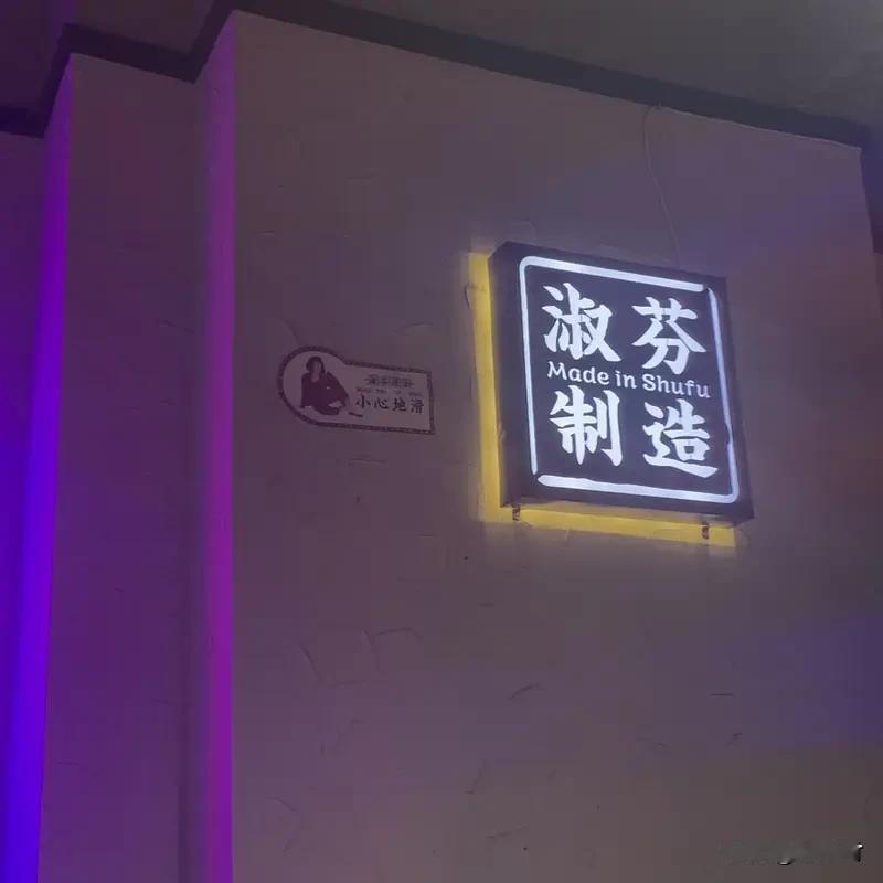 “子涵梓萱”的时代已经过去 “子涵梓萱”的时代早就翻篇啦。前几年开学点名的热闹劲