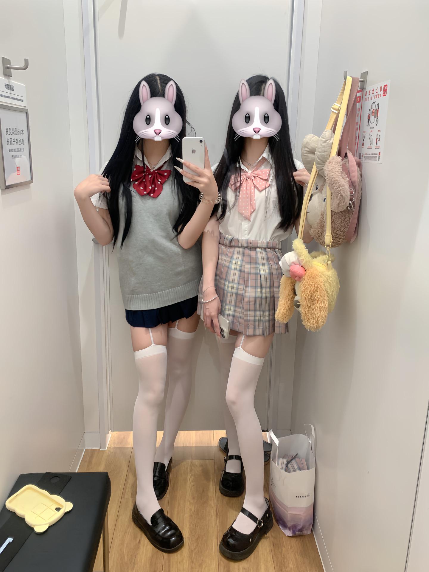 你傻傻的挺可爱的 等我统治地球之后 我可以封你做我的大王