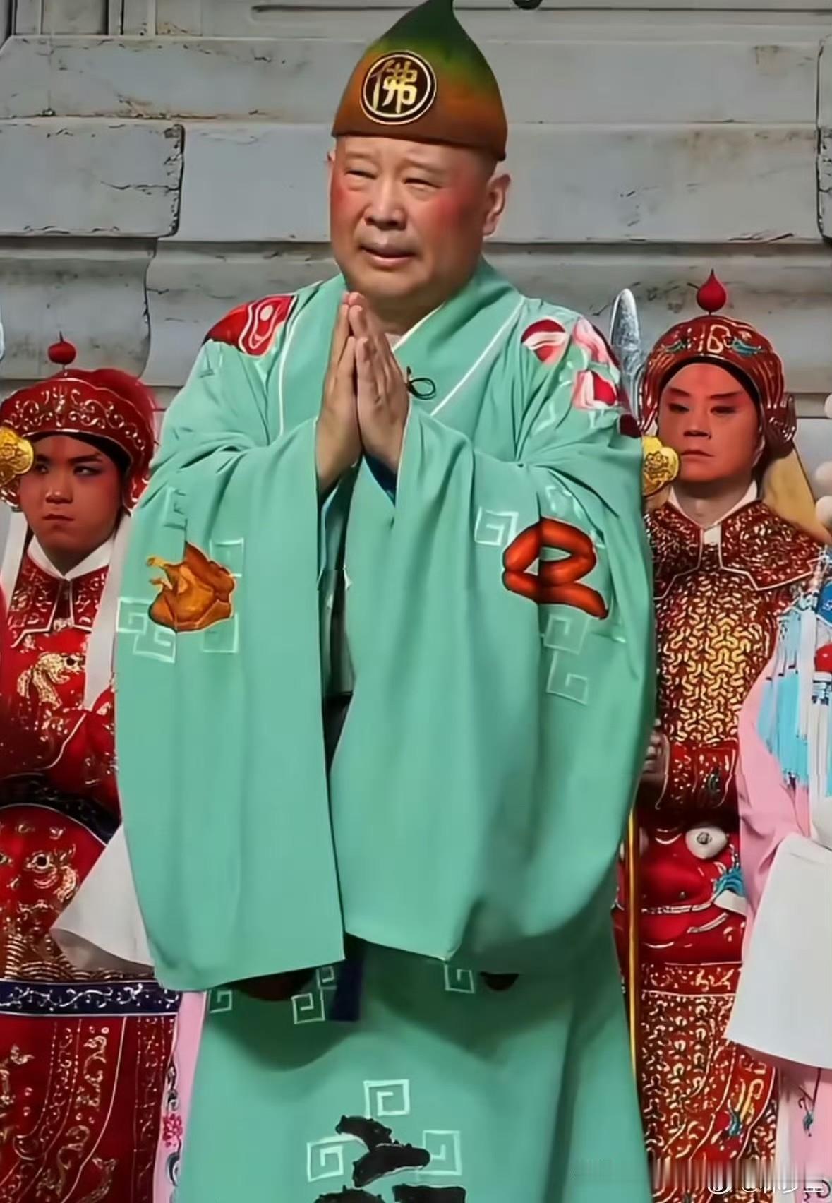 先不说改词。
就这造型是啥玩意，邪里邪气的