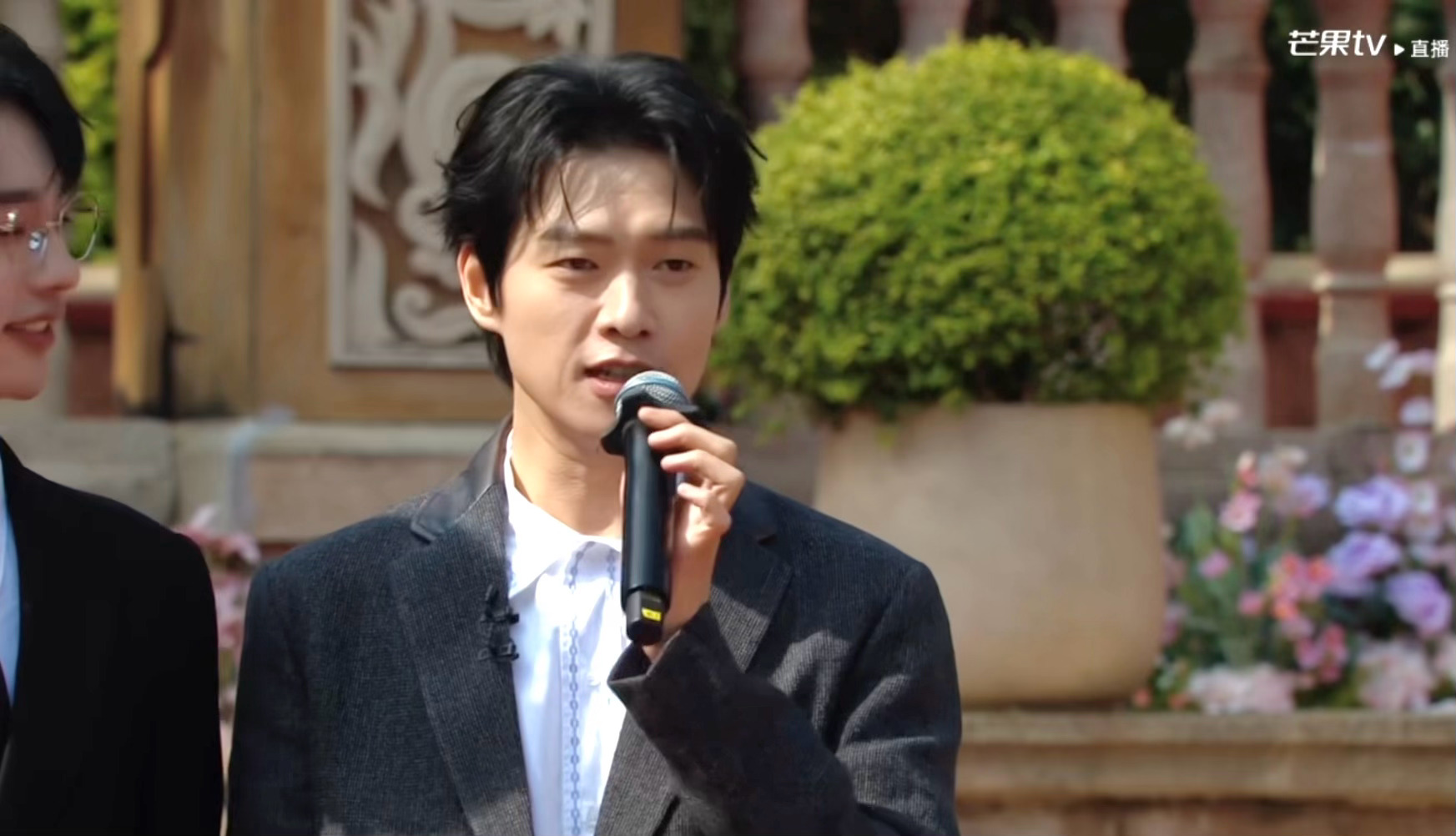 魏大勋说自己是跨物种角色主理人魏大勋介绍自己在大侦探里饰演过的角色：“他们都是比