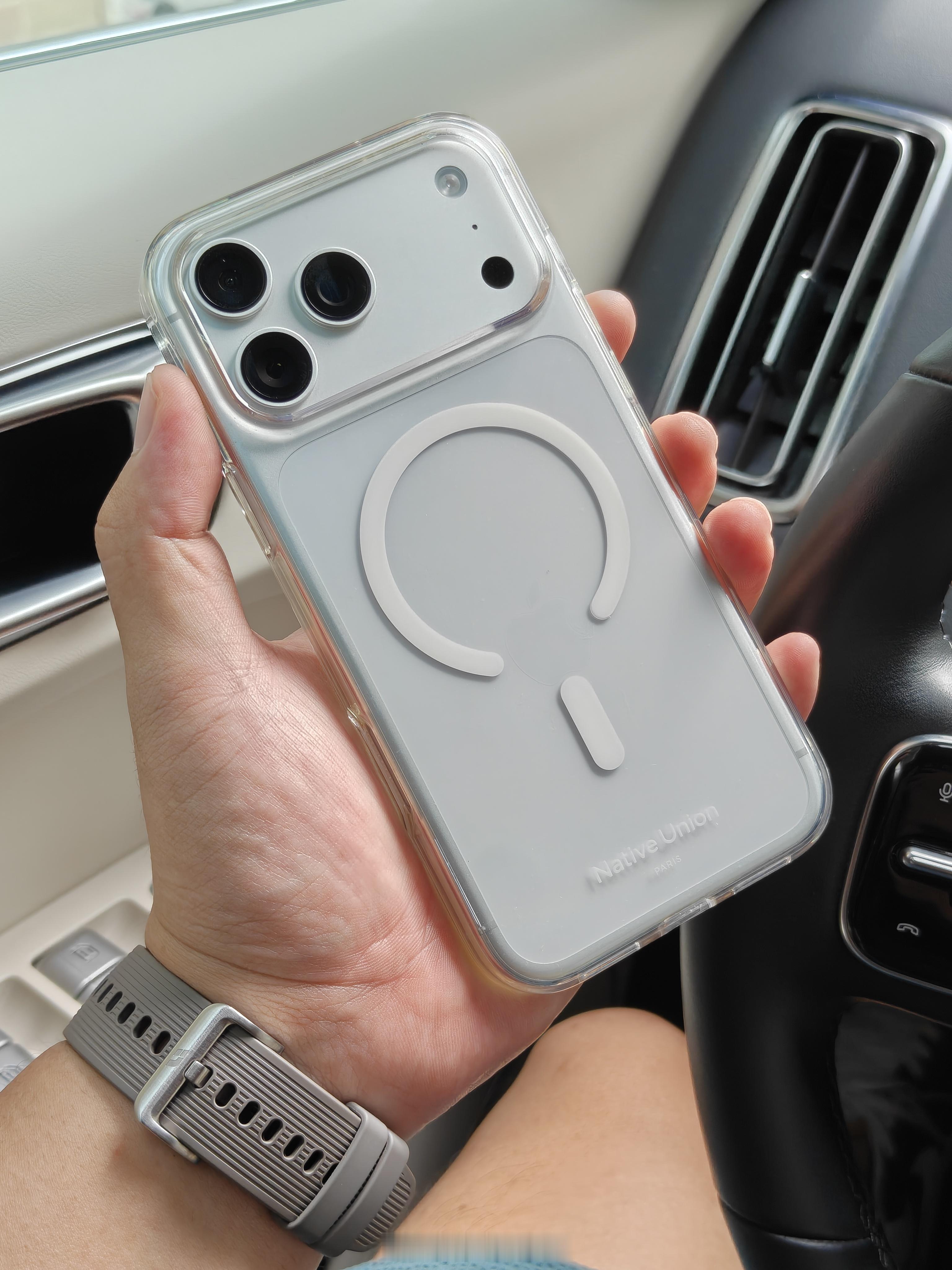 买手机为什么有人边骂边买每年都在吐槽 iPhone，但每年都会年年焕新。可以说是