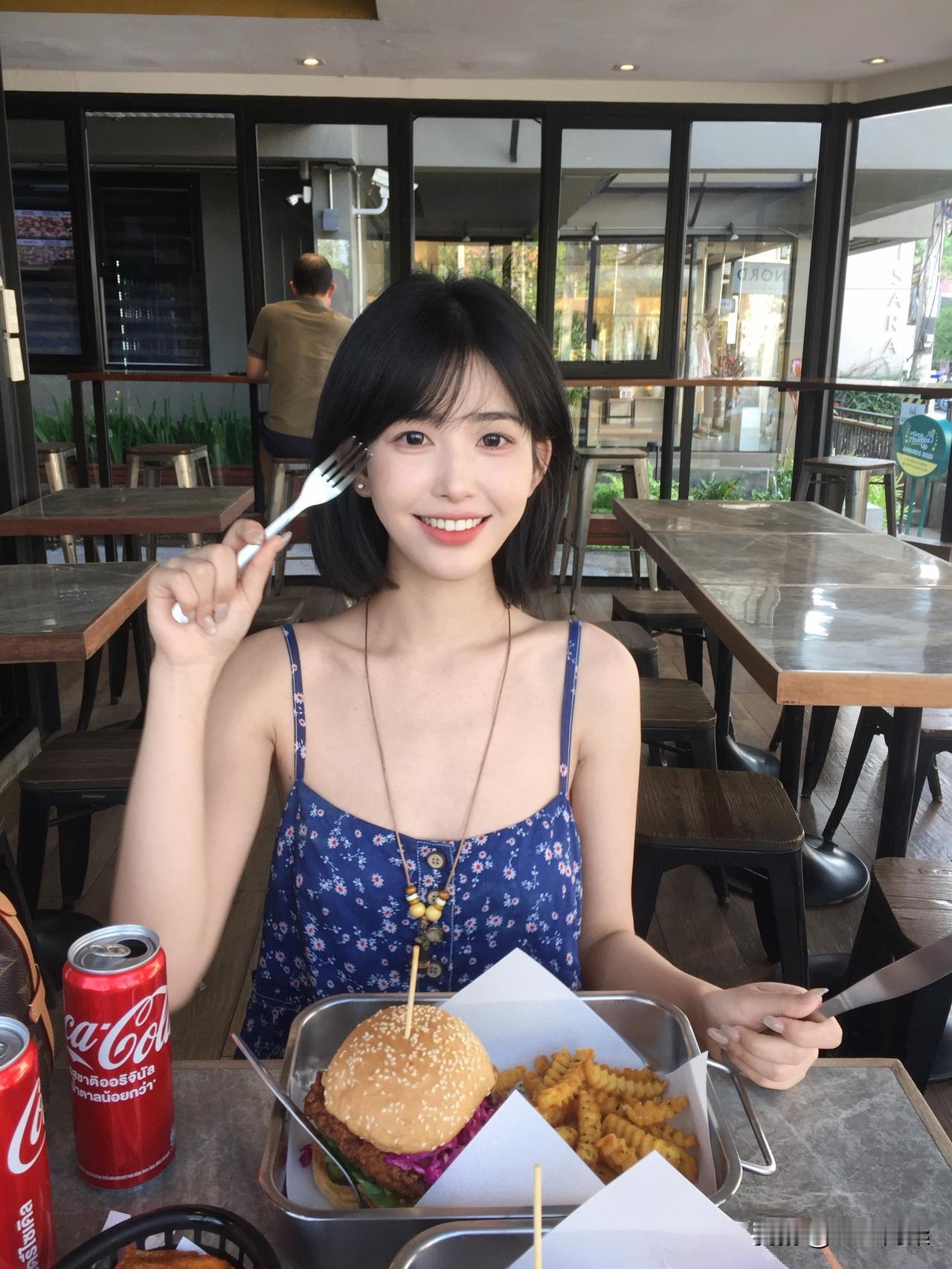 夏日生活打卡季唯有美人和美食不可辜负。