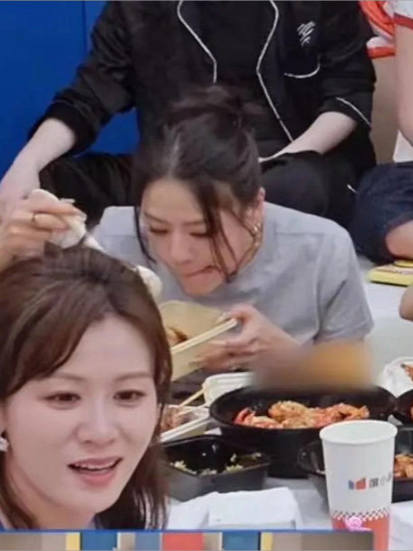 江语晨你拿的什么勺在吃饭？！深渊巨口！宝你还记得自己是个美丽的女明星吗乘风202
