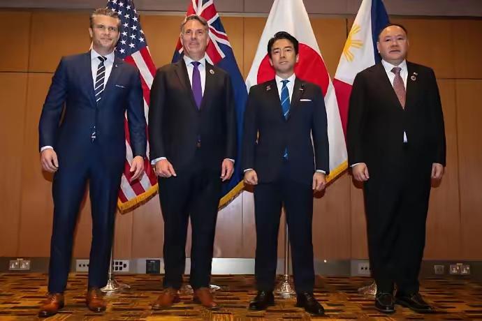 一个阵容一种可能
     这个阵容也不是一天两天了，但现阶段看上去更生动！自古