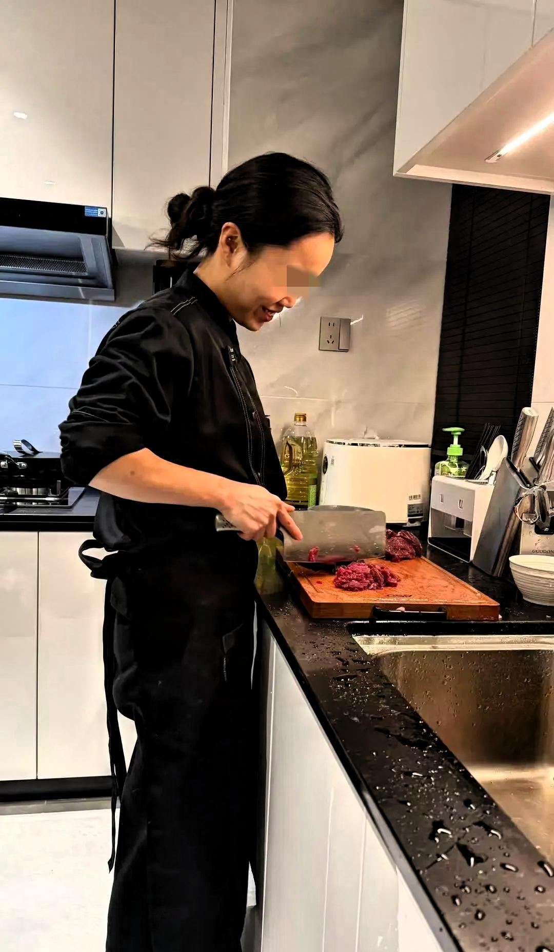 太有头脑了！长沙一27岁女孩，春节没有走亲访友，没有休闲聚会，而是选择留在城里做