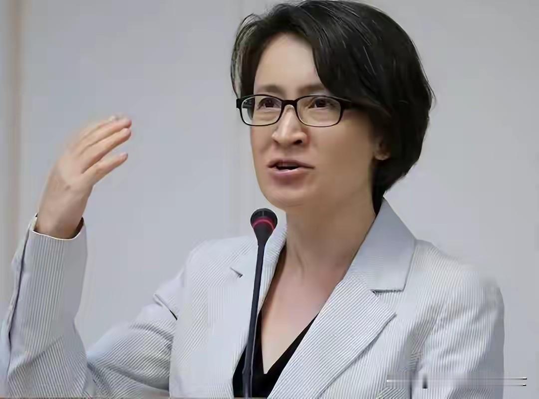 赖清德的副手萧美琴曾公开表示，台湾不但要把台积电搬到美国，而且还要把供应商、设计