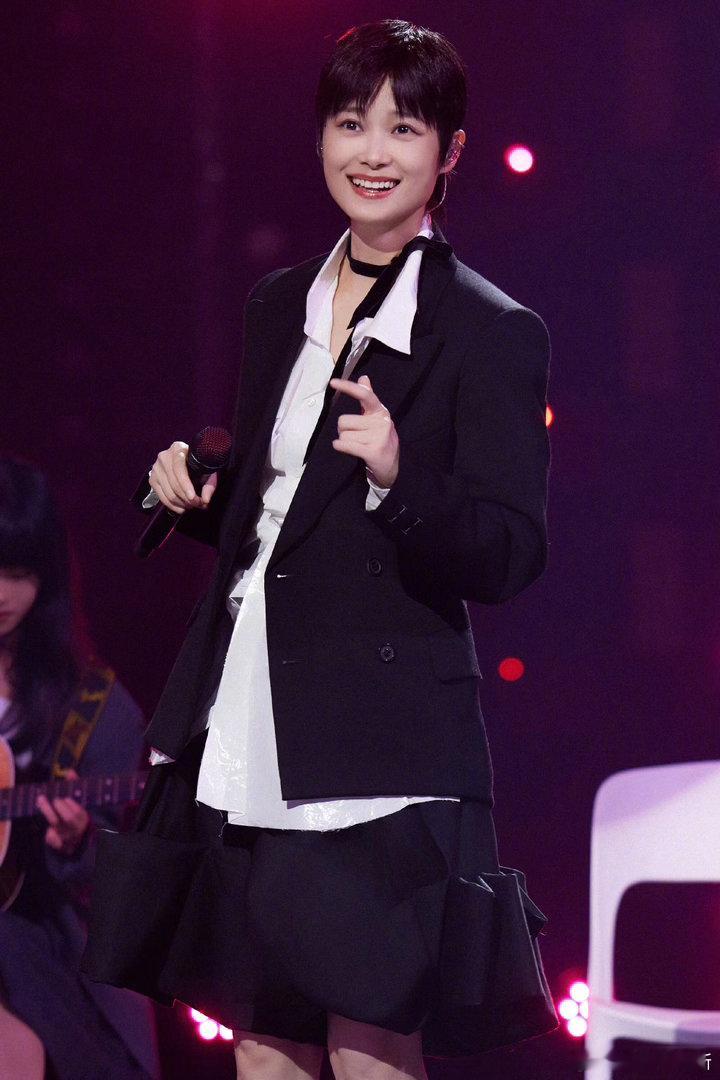 21年后见识到李宇春的厉害了李宇春能火21年的原因 国乐无双这个舞台让我重新认识