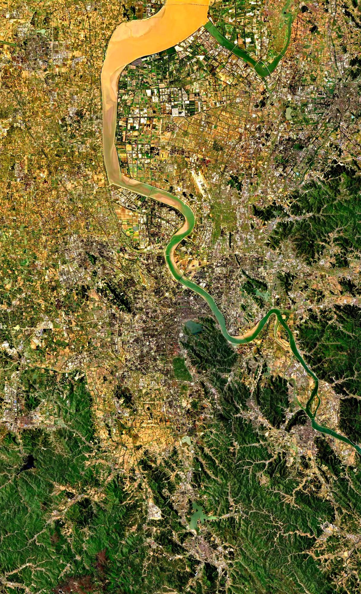 浙江省杭州市最新卫星图（12.02）
—旋转90度观看