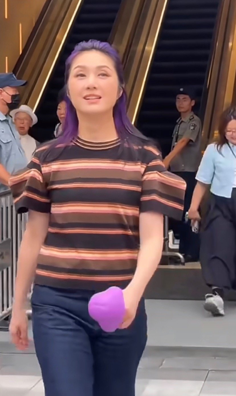 杨千嬅空降厦门打卡原创治愈IP本周六即将在厦门举办演唱会的杨千嬅，提前现身厦门某