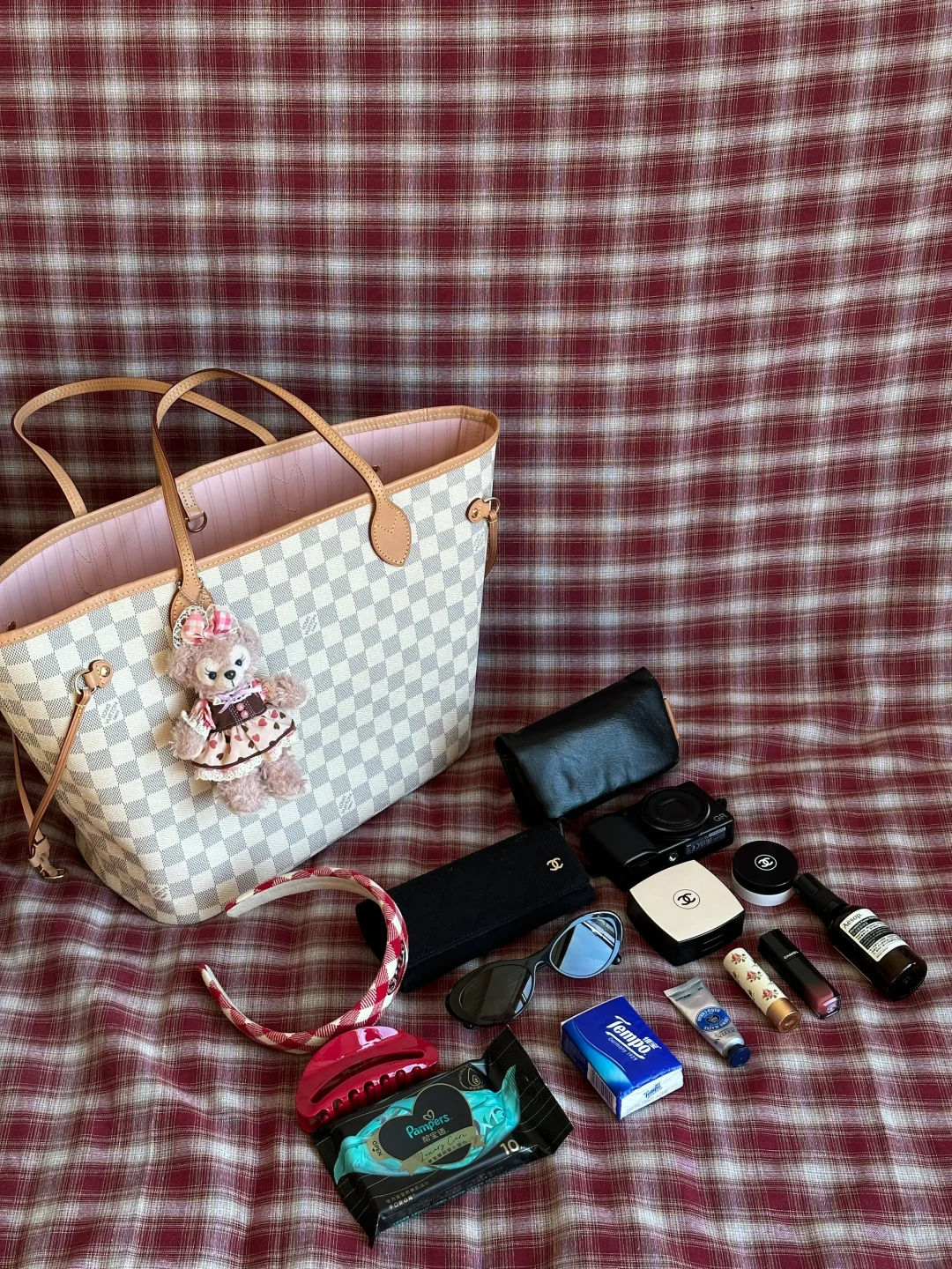 Neverfull 需要放个内胆才行，不然容易变形