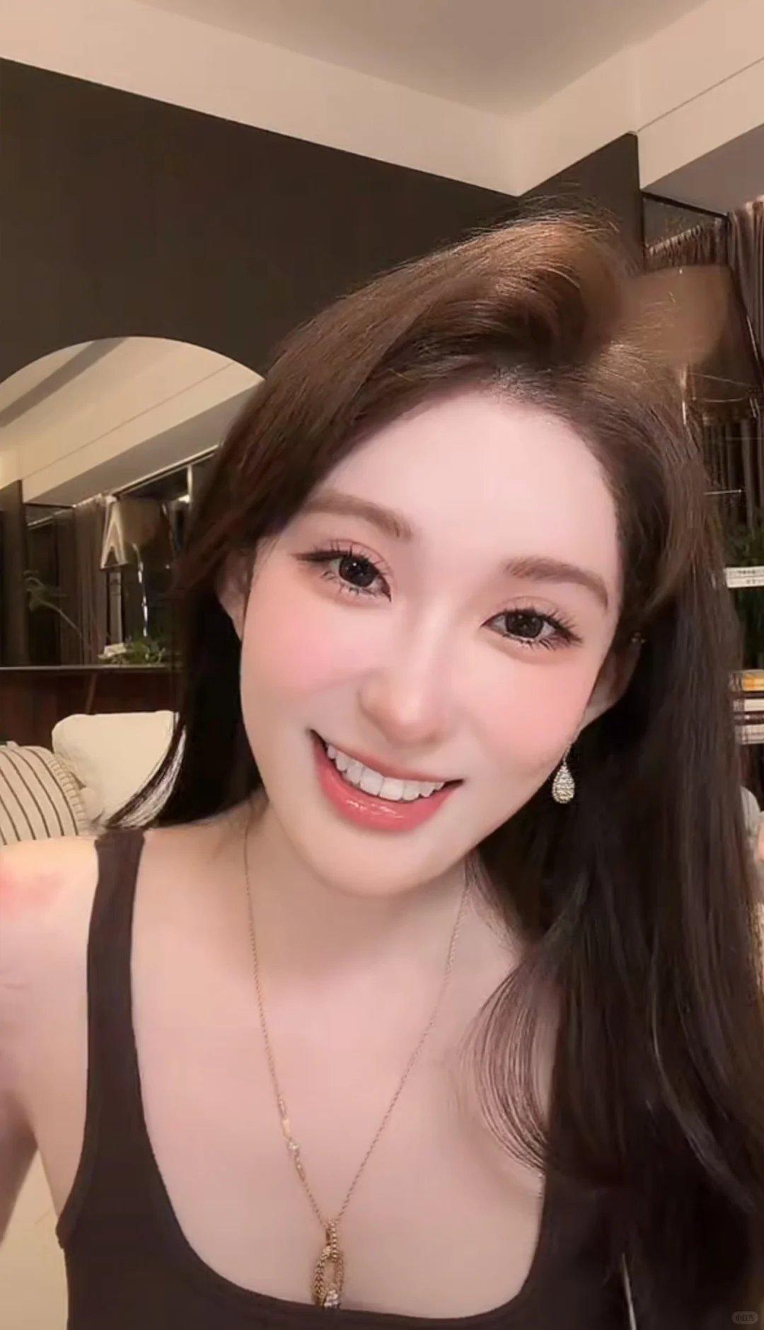 曝花三三被榜一大哥起诉网红花三三被昔日榜一大哥起诉追讨打赏款项一事，迅速引发全网