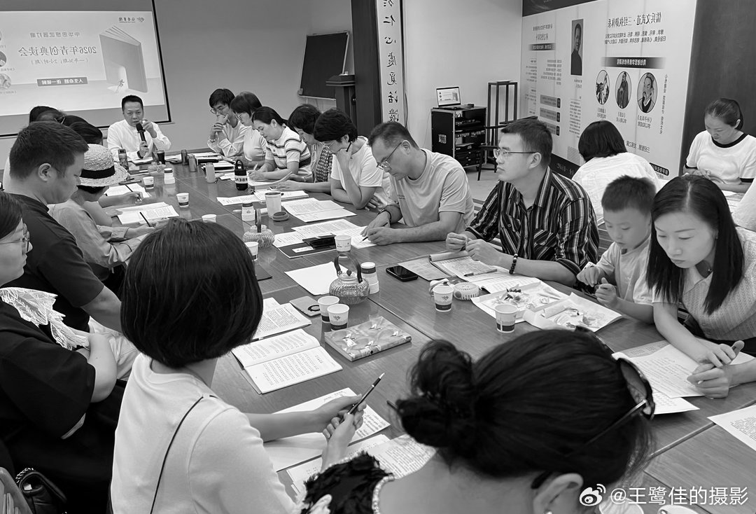 摄影人  今天上午，在仙岳书院参加了一个读书会。纪实摄影手机随手拍纪实摄影王鹭佳