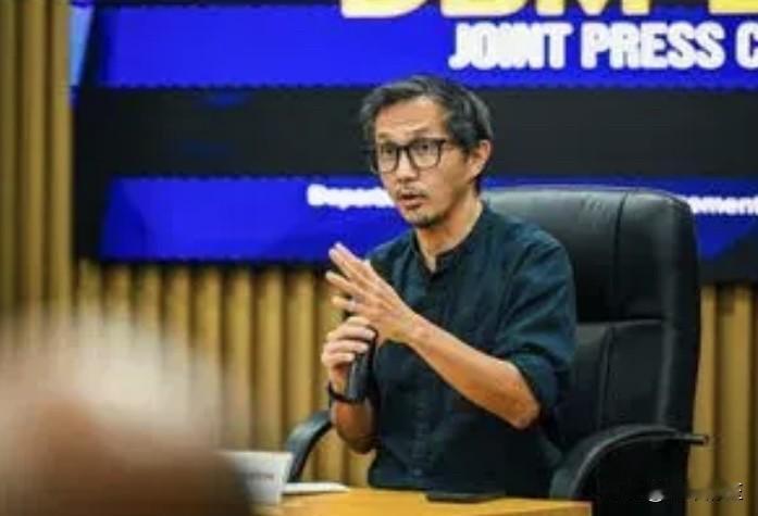 菲律宾公共工程和公路部部长文斯·迪宗周日出席了2026年预算两院制会议委员会，并