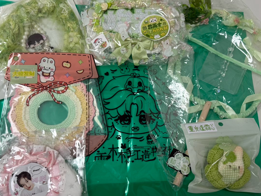 贺峻霖  我终于来返图了 之前有事一直耽搁了没发TT感谢给数据批的礼包 特别精致
