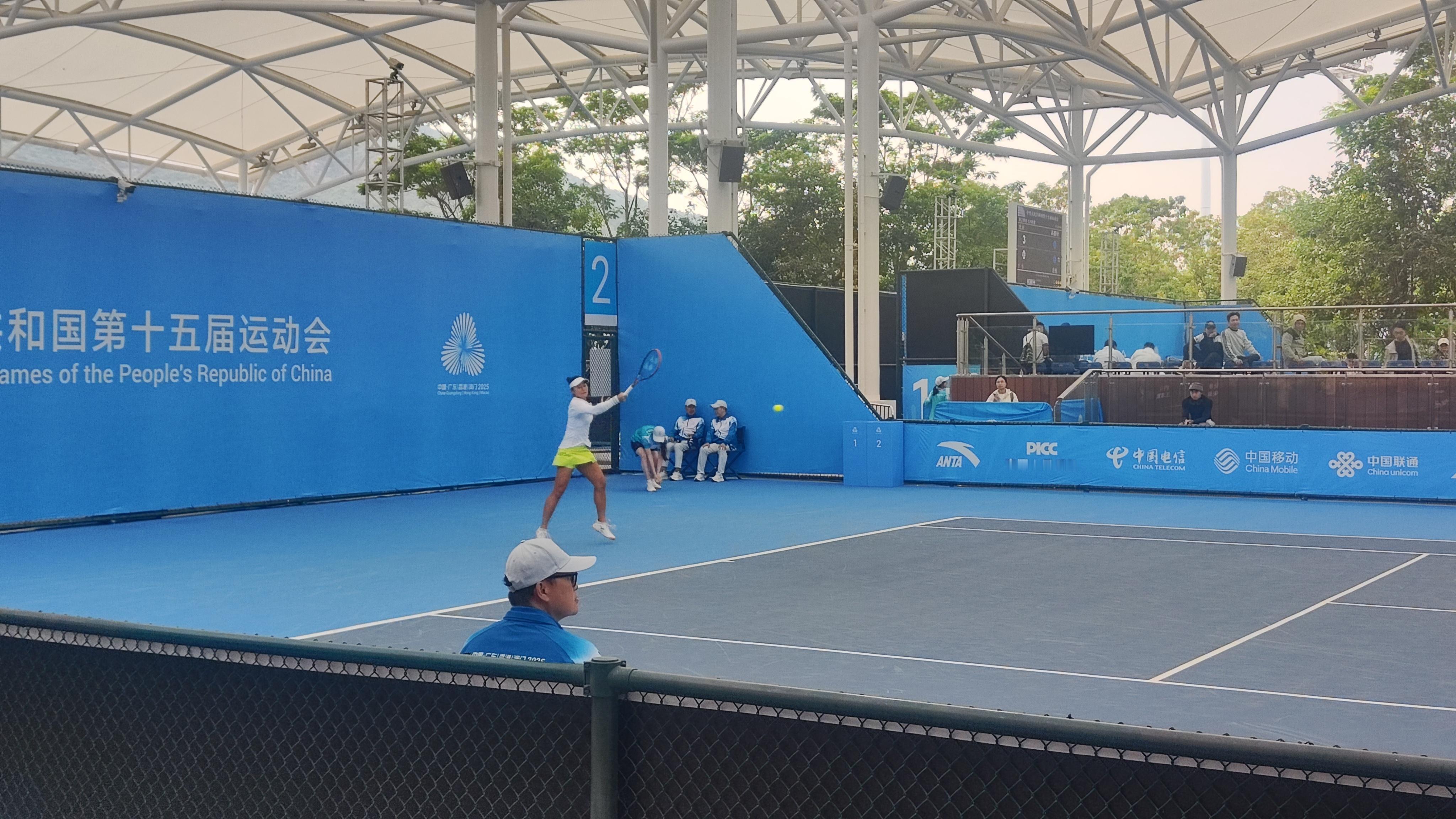 诶又是死守外场的一天，重点关注双编之战。就是这二号场更小了，压根没法拍全整个场地