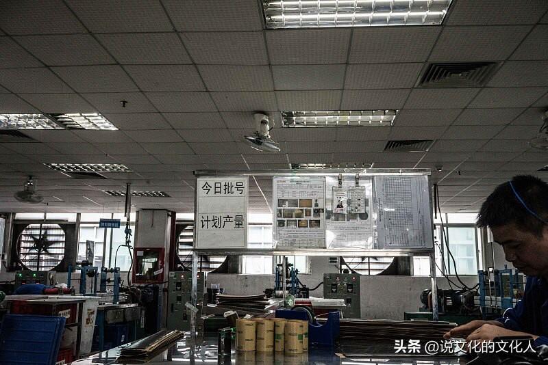 这是资本论第三卷中一段揭示资本性质的内容精炼：
资本主义对物极度吝啬，对人的生命