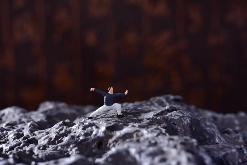 梁小龙最经典的角色是哪个 要说梁小龙最经典的角色，很多人第一反应是《功夫》里的火