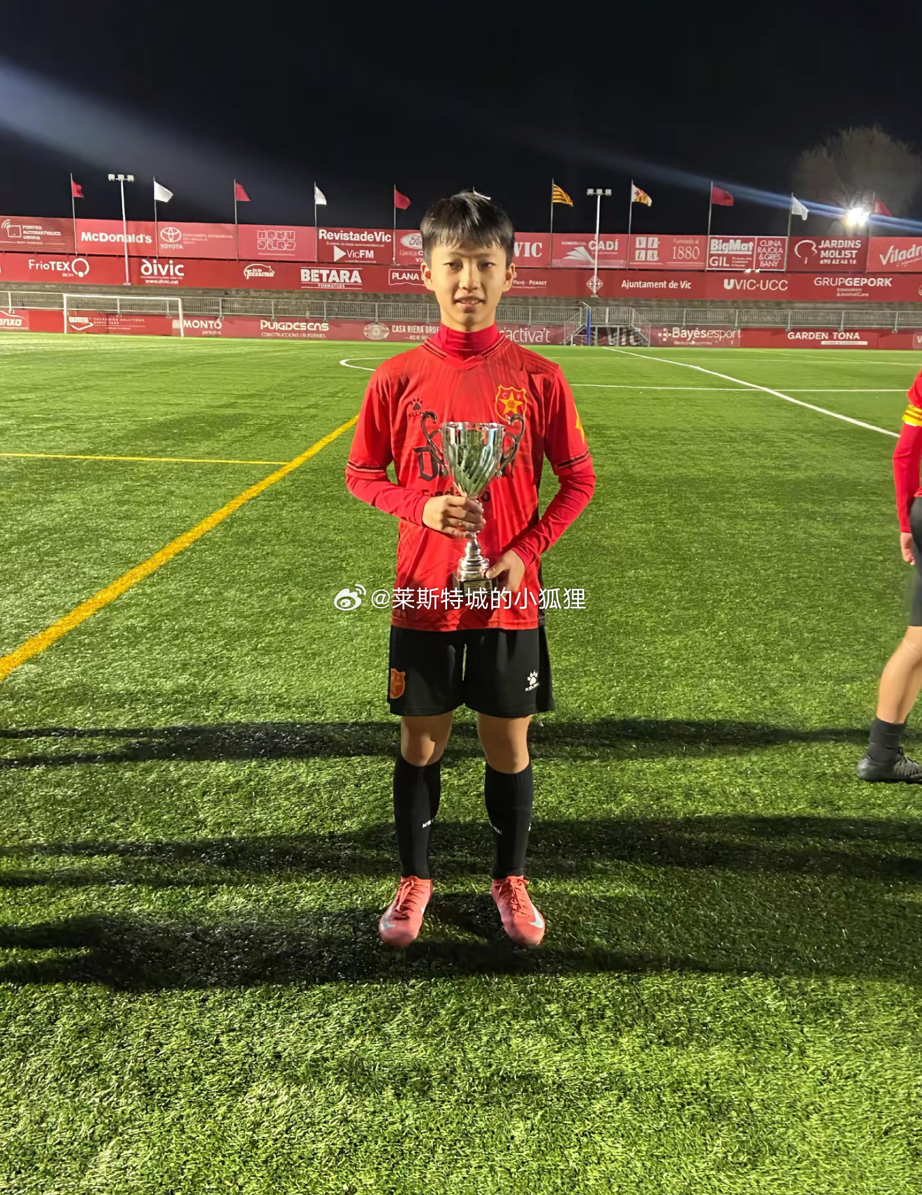 中国球员李昊炎完成在西班牙达姆U14A队的注册，新赛季将代表球队参加加泰罗尼亚U