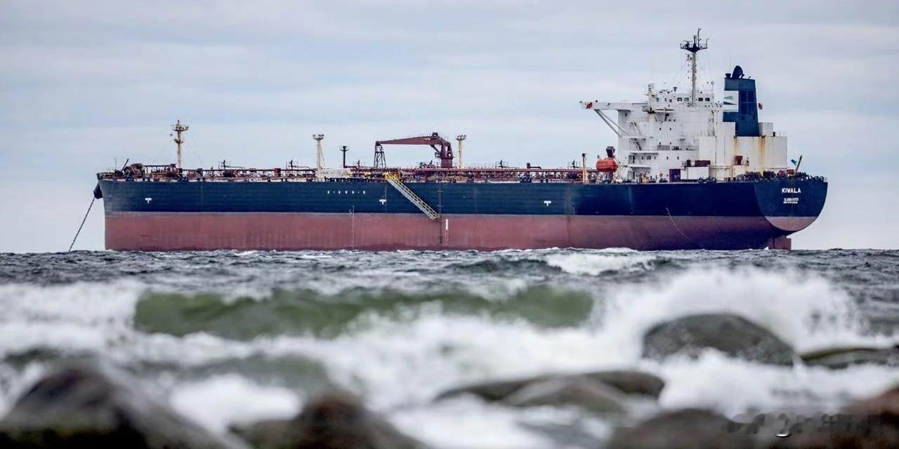 BBC新闻援引英国政府的话称，“伦敦已找到对‘影子船队’油轮使用武力的法律依据”