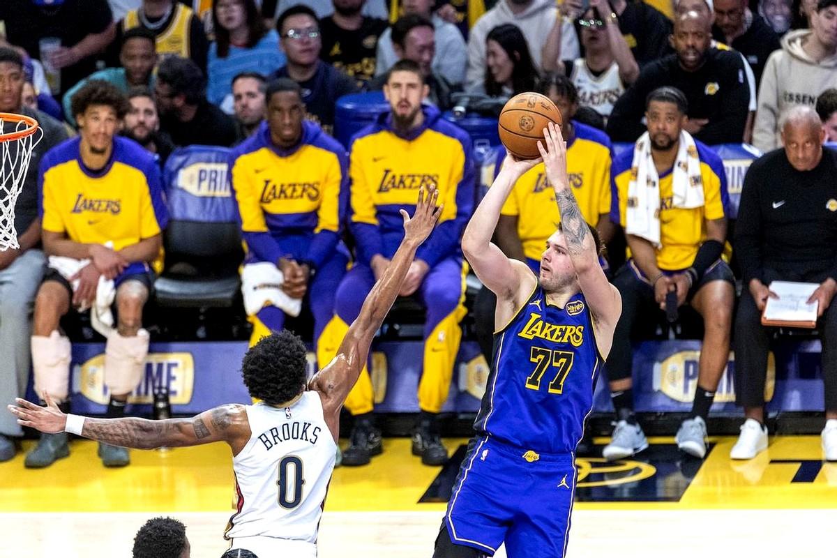 东契奇这单打，看着慢悠悠的咋就防不住？

很多人都纳闷，他突破没速度，三分没库里