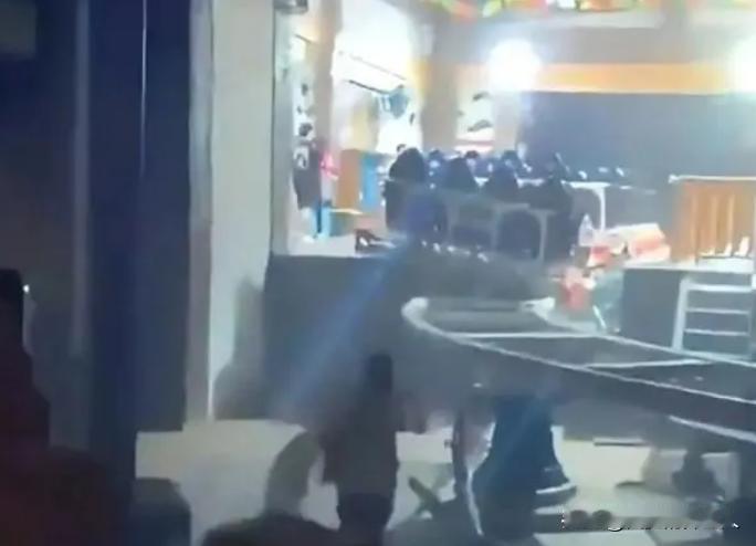 3人移送9人问责！深圳欢乐谷过山车事故原因公布：螺栓断裂

麻烦各位读者点一下右