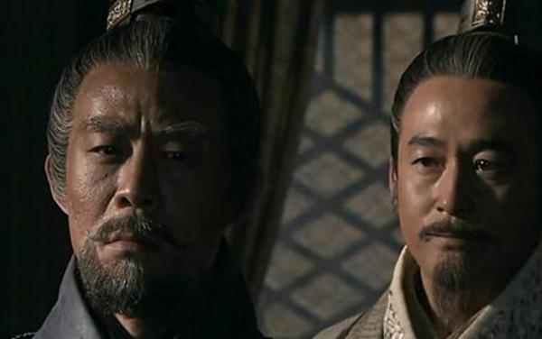 公元前338年，秦国咸阳城门大开，五匹马被套上绳索，绳索的另一头绑着一个人——商
