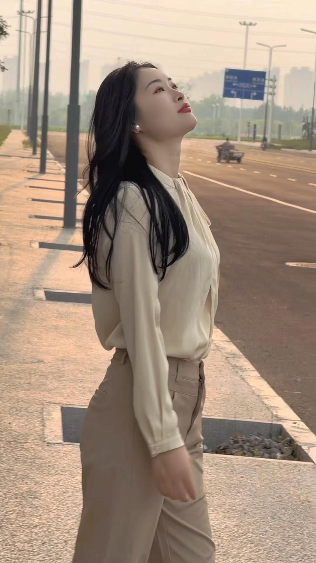 要明媚 要热烈要自信 要独立鲜活向上的生命力比好看的皮囊更有杀伤力所以 我不祝你